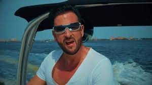 Advertisement strophe 1 g du siehst so anders aus mit deinem blonden haar em7 weil er es schöner fand, wie es vorher war bm d sag nichts, sag nichts g ich weiß es ganz genau, ich frag' dich noch einmal em7 Schlager Fur Alle Michael Wendler Egal Facebook