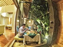 Dinner Kami Diluar Ruangan Diatas Swimming Pool Picture Of Ini Vie Villa Legian Tripadvisor