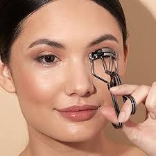 TWEEZERMAN ProMaster Eyelash Curler (Extra Wide Pliers for Almond Shaped  Eyes, 3 Replacement Pads), Gunmetal : Amazon.co.uk: Beauty