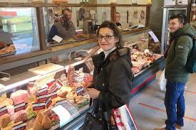 Comandez des viandes dont vous êtes sûrs de l'origine grâce à la ferme, vente directe et livraison à domicile de viandes issues de nos propres élevages! Pays De Caux Face A La Crise Sanitaire Les Bouchers Font De La Resistance