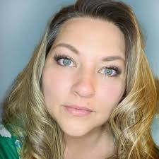 Molly Tanuvasa (@HotHulaMolly)