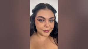 KissAndMakeup01 per LAYLA: Bright lips