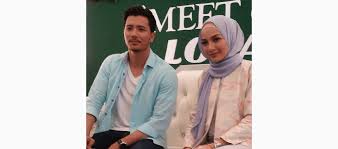 Channel rindu rasulullah berisi kumpulan lantunan shalawat, tausiah, tilawah, nasyid dan kajian islami terbaik , yang membuat kita semakin rindu pada rasulullah muhammad sallallahu 'alaihi wasalam. Kemesraan Kami Memang Perasaan Sebenar Fattah Neelofa