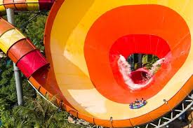 Su parkı, tema parkı ve sörf noktası. Spacetraveller Activity Sunway Lagoon Theme Park Ticket