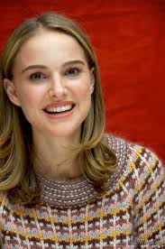 Matching colors of wall paint, wallpaper patterns and existing home furnishings. The Other Boleyn Girl Press Conference With Natalie Portman Scarlett Johansson And Eric Bana Background Wallpaper Hd