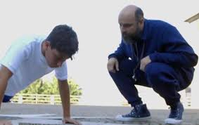 Rai 2 è visibile in diretta streaming sia dall'italia che dall'estero. La Caserma Il Primo Video Del Nuovo Reality Di Rai Due Biccy It