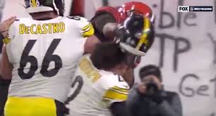 A football helmet is an extremely dangerous weapon to be swinging like that, especially if you're somebody as big and strong as garrett. Here S The Crazy Moment The Browns Myles Garrett Ripped Off Steelers Qb Mason Rudolph S Helmet And Hit Him With It Digg