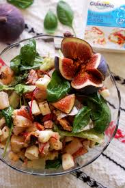 In curte, la aer curat, femeile isi aseaza masa de lucru si pescuiesc cu rabdare oul rosu din cratita folosita doar pentru asa ceva. Idei De Meniu Pentru Masa De Pasti Retete Culinare By Teo S Kitchen