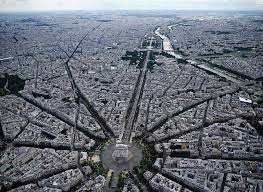 法國 france 巴黎 paris 法國國慶日閱兵隊伍在香榭麗捨大街上行進 法國國慶日又稱 巴士底日 bastille day 是為了紀念1789年7月14日巴黎人民攻克象徵封建統治的巴士底獄 揭開法國大革命的序幕 今年共有3500名士兵 280輛 aerial view aerial bastille