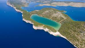 Girare la croazia da nord a sud alla ricerca della spiaggia più bella è un viaggio lungo più di 600 km e potenzialmente senza fine. Viaggio A Zara Citta Della Croazia Tra Storia E Spiagge Siviaggia