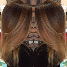 Le Balayage Caramel Des Modeles Magnifiques A Piquer Immediatement Couleur Cheveux Tendance Balayage Caramel Coiffures Simples