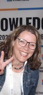 I dag for 21 år siden, blev jeg tilbudt mit første job hos  blomsterkunstneren Tage Andersen. Vi mødtes i forgårs og talte om de gode  gamle dage med store bryllupper, udstillinger og