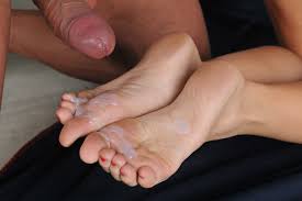 Erica Fontes gets her Pussy fucked and Feet jizzed 17 photos