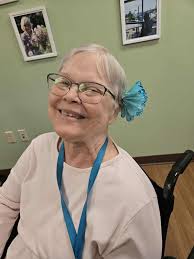 These handmade carnations brought huge smiles to everyone's faces! Once  they were done, everyone had the option of either wearing them as a pin or  a hair ornament. Whichever way you wear