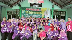 Sayangnya tidak semua warga sekolah memiliki kebiasaan hidup bersih dan sehat. Smp Negeri 2 Tengaran Maju Dalam Lomba Sekolah Sehat Lss Tingkat Nasional Mewakili Jawa Tengah Smpn 2 Tengaran