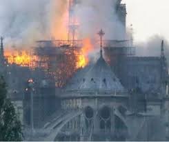 Le violent incendie qui s'est déclaré dans la cathédrale a été maîtrisé. Incendiu La Catedrala Notre Dame Mesajul Vaticanului Ne RugÄm Pentru Pompieri Èi Pentru ToÈi Cei Care Fac Tot Posibilul Pentru A Face FaÈÄ Acestei SituaÈii Dramatice Evenimentul Zilei
