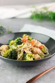 Brokkoli Hahnchen Mit Konjaknudeln Rezept In 2020 Kohlrabi Kochen Rezepte Und Einfach Kochen
