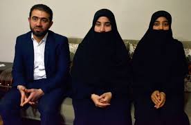 Adana Da Tesetturlu Kadinlara Cirkin Saldiri Adana Da Tesetturlu Kadinlara Saldirinin Goruntuleri Ortaya Cikti Saldiriya Ugrayan Tesetturlu Kadin Yaren Demir Benim Orada Gosterdigim Tepki Basortumuze Edilen Hakaretten Dolayiydi Baba Ahmet Demir