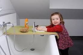 Reiche sie dem musiker eine bürste als mikroersatz und schon können sie gemeinsam mit ihrem kind ein konzert der superlative erschaffen. Kinderwaschtisch Bei Brettgeschichten Kinder Badezimmer Ideen Kinder Badezimmer Babybaden