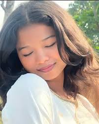 🤍🦢🐚 . . . . . [desi, white, white aesthetic, desi fashion ] #traditional  #desi #disegirl #styleiswhat #fashion #fypシ #white #whiteaesthetic  #photography #bestoftheday #treanding