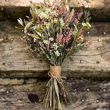 Find a wide range of wedding flowers and florists, ideas and pictures of the perfect wedding flowers at easy to bring your wedding floral dreams to life, begin with a rough idea of your wedding theme and far north coast , new south wales far north coast. Si Nos Casaramos Manana Este Seria Nuestro Ramo Silvestre Precioso Y Delicado Atclove Country Wedding Bouquets Rustic Wedding Bouquet Flower Bouquet Wedding
