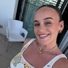 Ellie Leach's Instagram, Twitter & Facebook