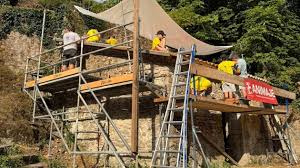Photo Une trentaine de jeunes restaurent le patrimoine de cette commune ...