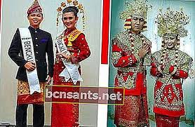 Baju melayu merupakan kameja longgar yang dipakai dengan seluar panjang. Senarai Pakaian Tradisional Di 34 Wilayah Di Dunia