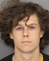 Man charged after high-speed chase, stunt driving at Town Center Mall