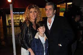 Yemeğe çıkan çift ayla çelik'in 'bağdat' şarkısında romantik anlar yaşadı. Erkan Petekkaya Nin Oglu Cem Babasini Utandirdi