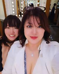 Happy Saturday🎉💗 小２からの幼馴染みと 新宿でモーニング☕🍞🌄 💗今日のコーデ💗 💗DIESELのカーディガン  💗agnes b.のスカート 💗agnes b.のコットンライダースジャケット 💗#intimissimi のキャミ 💗GUCCIのアイウェア  💗VALENTINOのミニバッグ、バングル 💗VERSACE ...