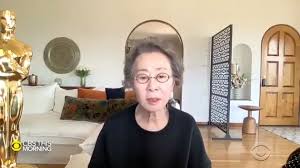 윤여정 '오스카 시상식 가려는데 아들이 증오범죄 때문에 걱정'. Tzut37d Ekp40m