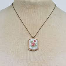 Birth Month Flower Necklace Vintage 1980 Signed Avon Floral Heritage June Rose Pinkish Red Birth Month Flower White Porcelain Goldtone Chain Necklac With Images Book Pieces Birth Month Flowers Floral