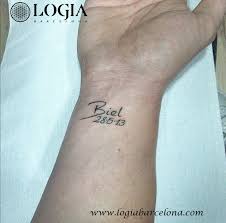 Quiero decir, ya sabemos que no hay nada más fuerte que el vínculo que una madre comparte con. Tatuajes En Homenaje A La Familia Tatuajes Logia Barcelona