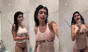 Mia Khalifa Playing And Scrubbing Juicy Tits Onlyfans Video | Thothub.