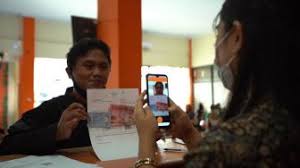 Nominal bansos ini mungkin tidaklah besar, namun dapat meringankan sedikit beban masyarakat yang membutuhkan. Tanda Bansos Bst Kemensos Rp 300 Ribu Cair Kunjungi Cekbansos Kemensos Go Id