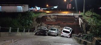 Brusk , curt , short discourteous showing no courtesy; Beachhead Falls In Brusque And Cars Get Stuck Santa Catarina