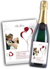 Die sektflaschen etiketten lassen sich mit fotos und/oder text personalisieren und machen ihren sekt so zu einem einzigartigen produkt. Wein Mit Deinem Eigenen Etikett Dein Eigener Wein De