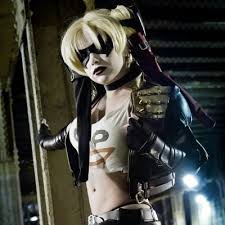 Gods among us çizgi romanında harley quinn'in joker'den lucy quinzel adında bir kızı olduğu, fakat joker'in bundan haberi olmadığı açıklanmıştır. Harley Quinn Injusticeharls Twitter