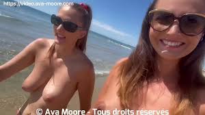First bukkake for my girlfriend, we suck all the guys on the beach of Baie  des Cochons - XNXX.COM