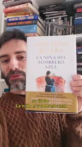 La niña del sombrero azul: Una novela conmovedora