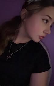 Im shelby Im 13 Im single I love outer banks and young sheldon This is me: 