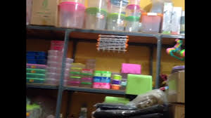 Kami menjual rak keranjang, box kotak plastik, rak handuk, rak piring, toples, tumbler plastik, troli barang, pot vas, bak mandi, gelas kaca sido mumbul. Distributor Peralatan Rumah Tangga Plastik Pelephante