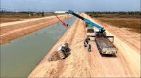 Please Drive Safely!! Incredible Overloaded Dump Truck Failed Into Downhill Help By Crane Lift