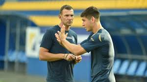 Подписчиков, 300 подписок, 105 публикаций — посмотрите в instagram фото и видео yarmolenko andrey (@yarmolenkoandrey). Ukraina Gotovitsya K Litve Konoplyanka Bez Kondicij Yarmolenko Beret Primer S Ronaldu Shved Proveryaet Novogo Vratarya Futbol 24