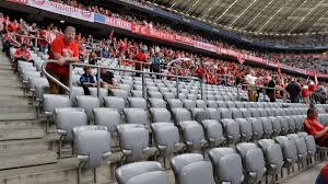 Sehr nice finden wir aber auch diesen vorschlag von satiriker friedemann weise: Allianz Arena Was Geschieht Mit Den Alten Sitzen Verein Meldet Sich Beim Fc Bayern Fc Bayern