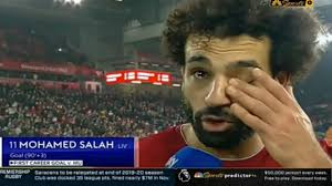 سجل محمد صلاح أكثر من مئة هدف في مسيرته الرياضية، ولكن سيتذكره المصريون بهدف فقد نجح صلاح البالغ من العمر 25 عاما ببرود وهدوء في تجاهل الضغوط التي كان يتعرض لها ذلك اليوم، وأودع كان أداء صلاح في ليفربول مجرد استمرار لأدائه الممتاز في الدوري الإيطالي. Ø´Ø§Ù‡Ø¯ Ù…Ø­Ù…Ø¯ ØµÙ„Ø§Ø­ ÙŠØ¨ÙƒÙŠ ÙƒÙ„ Ù…ØµØ±ÙŠ Ø¨ØªØµØ±ÙŠØ­Ø§Øª Ù…ØµÙŠØ±ÙŠØ© Ø¨Ø¹Ø¯ Ù…Ø¨Ø§Ø±Ø§Ø© Ù„ÙŠÙØ±Ø¨ÙˆÙ„ ÙˆÙˆÙ„ÙØ±Ù‡Ø§Ù…Ø¨ØªÙˆÙ† ÙˆÙ‡Ø¯Ù Ù…Ø­Ù…Ø¯ ØµÙ„Ø§Ø­ Youtube