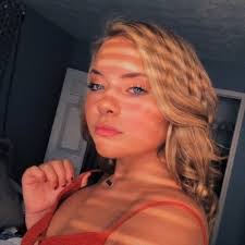 Gracie Blair's Instagram, Twitter & Facebook