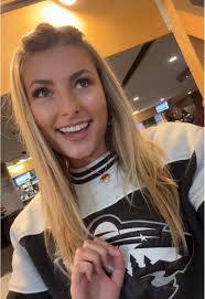 Kirsten Weeks's Instagram, Twitter & Facebook