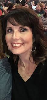 Congratulations to Lindsey Kannady, our 2018 Employee of the Year! Lindsey  has been at MSH for 9.5 years serving as the Pre-op/PACU Team Leader. She  has been a nurse for almost 16